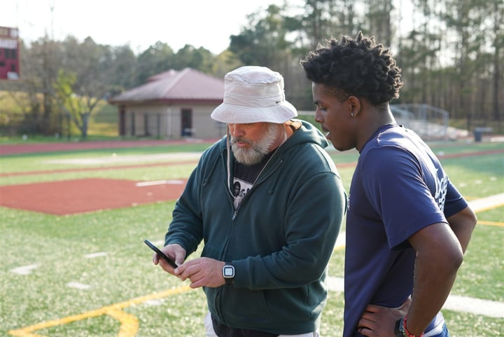 Person receiving a notification on a smartphone, tapping through to a registration page